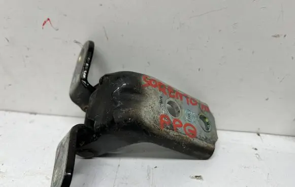 KIA Sorento Front door upper hinge