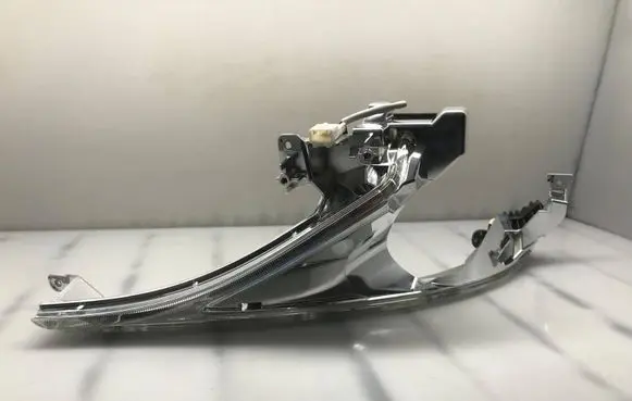 Toyota Avensis T270 Headlight part 