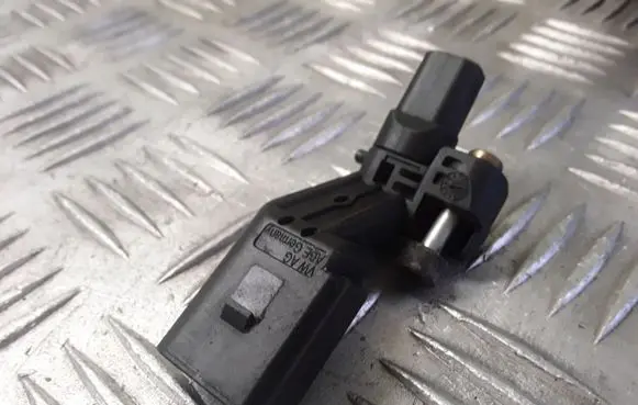 Volkswagen Jetta V Crankshaft position sensor 036906433A 036906433