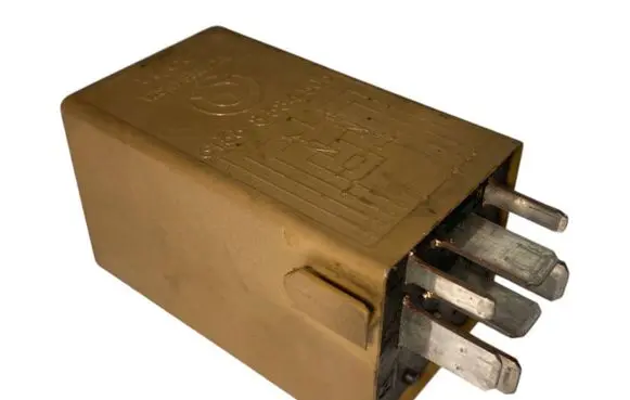 BMW 5 E39 Window wiper relay 8384505 61368384505