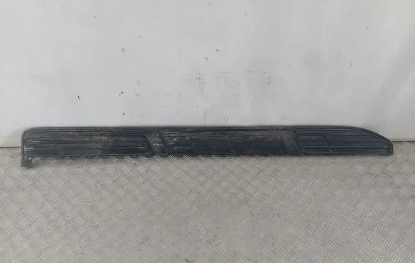 Sill/side skirt trim