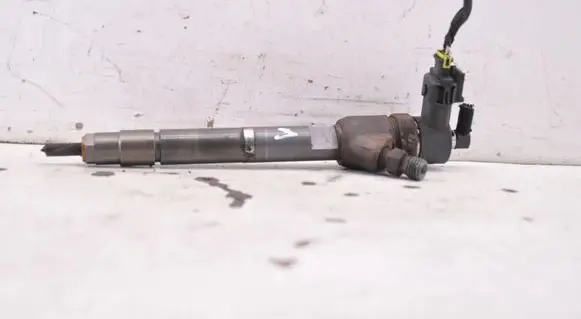 Hyundai ix35 Fuel injector 338002F300