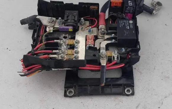 Volkswagen Touareg I Fuse module 2D0951253B 12V150A V23132A2001X16