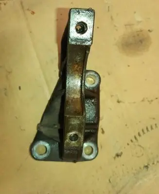 Renault Clio III Engine mounting bracket 8200286041