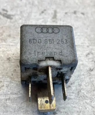 Audi A4 S4 B5 8D Other relay 8d0951253