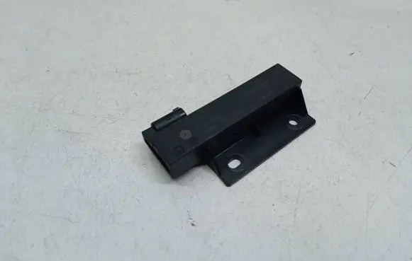 Jeep Grand Cherokee Aerial antenna amplifier 68068148AA P6068148AA