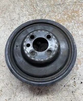 Volkswagen Polo Crankshaft pulley 038105243M