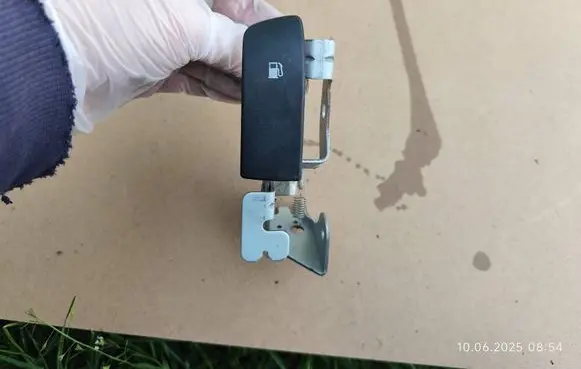 Mazda 3 II Engine bonnet (hood) release handle 