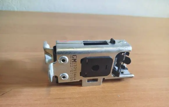 Opel Corsa D Seat back rest lock catch 13213464