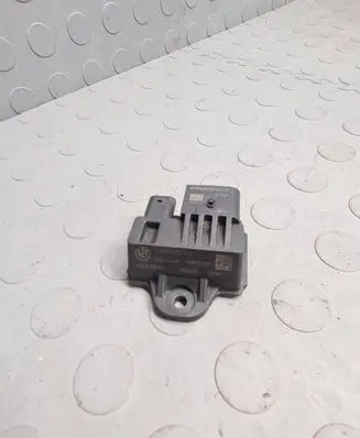 BMW 3 E90 E91 Glow plug pre-heat relay 7810856