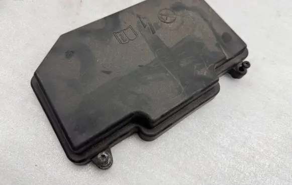 Mercedes-Benz GL X166 Fuse box cover A2225404219