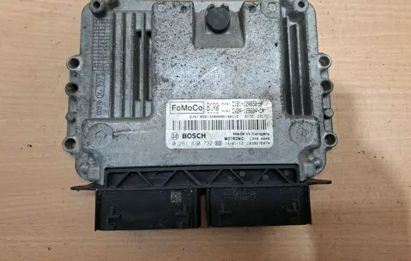 Volkswagen Transporter - Caravelle T5 Engine control unit/module 0281010732