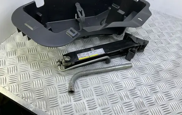 Volkswagen Tiguan Tool box 5N0012115C 5N0011031A 4D0012219A