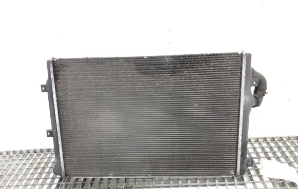 Volkswagen PASSAT B7 Coolant radiator