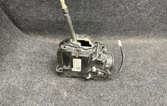 Dodge Challenger Gear shifter/selector 68205233AH T5N163510199