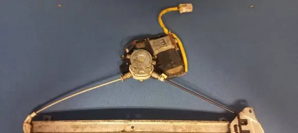 Mitsubishi Galant Front door window regulator motor 0620200056