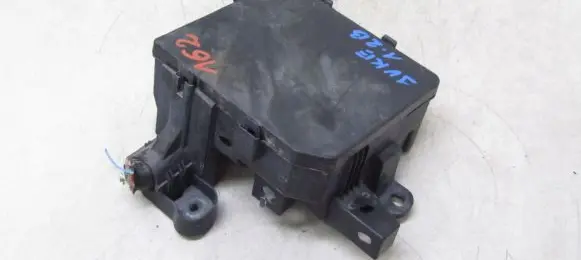 Nissan Juke I F15 Fuse module 284B71TX2B