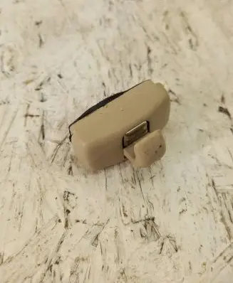 Volkswagen PASSAT B5 Sun visor clip/hook/bracket 443857562B