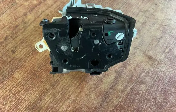 Audi A3 S3 8V Rear door lock 8K0839016C