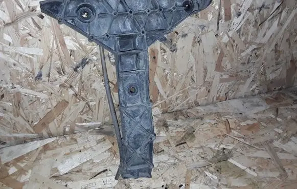 Front bumper mounting bracket