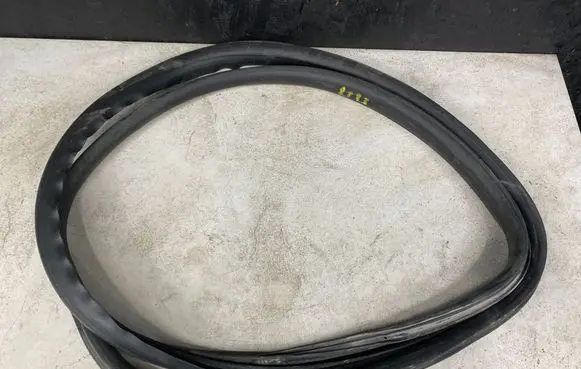 Volvo V50 Front door rubber seal