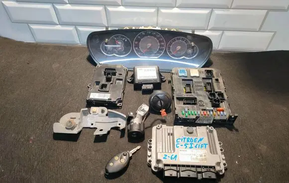 Citroen C5 Engine control unit/module 0281011561 9656974780 9653958980