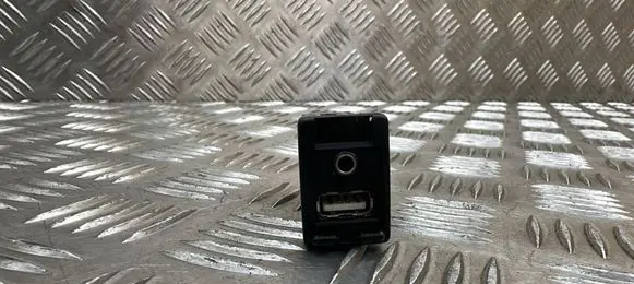 Toyota RAV 4 (XA40) AUX in-socket connector 8619042040