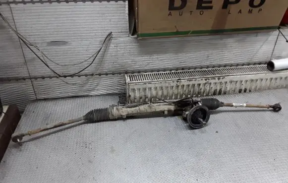 Citroen C4 I Steering rack 6820000084