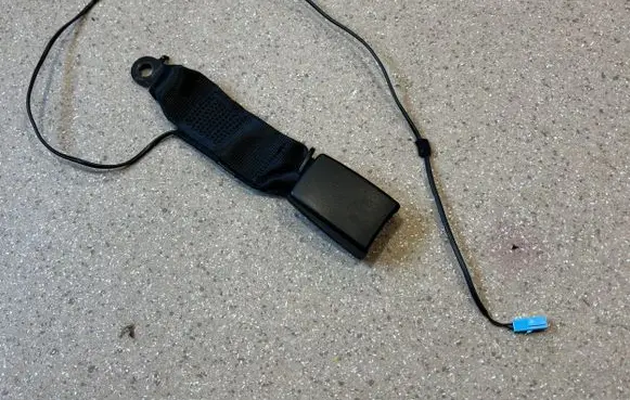 Porsche Taycan 9J1 Middle seatbelt buckle (rear) 9J1857740