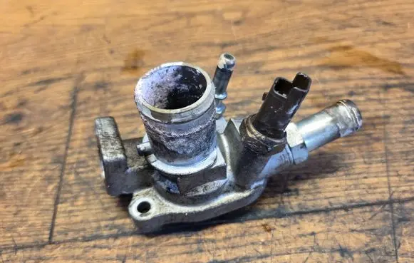 Thermostat/thermostat housing