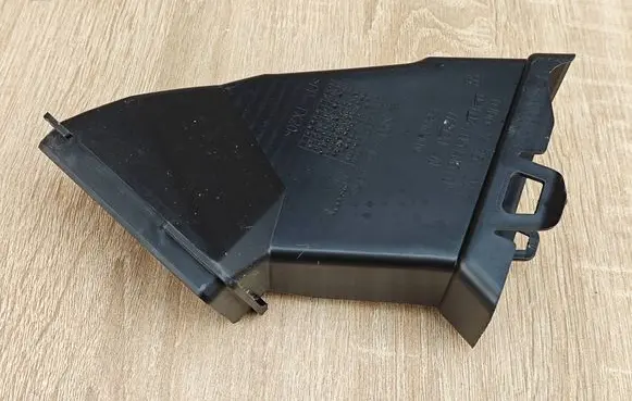 BMW 5 G30 G31 G38 Cabin air duct channel 7357247
