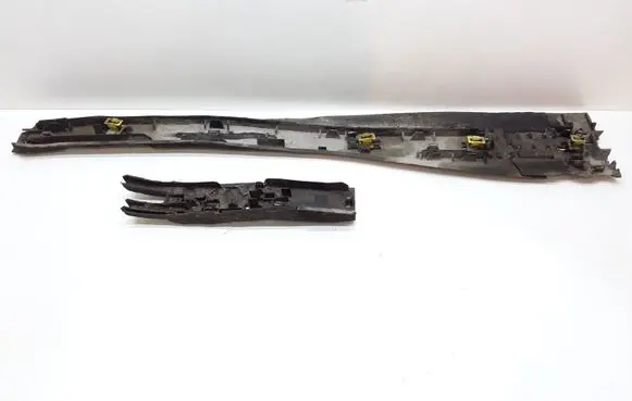 Center/middle under tray cover