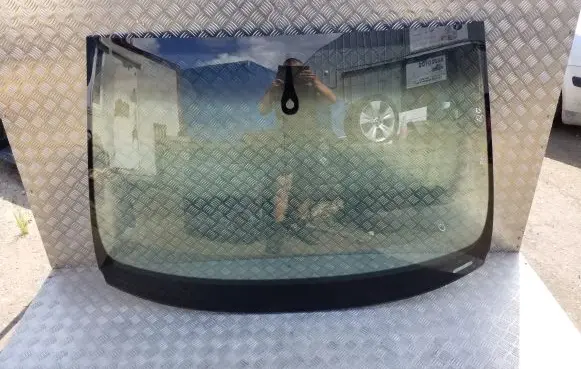 Audi Q7 4L Front windscreen/windshield window 