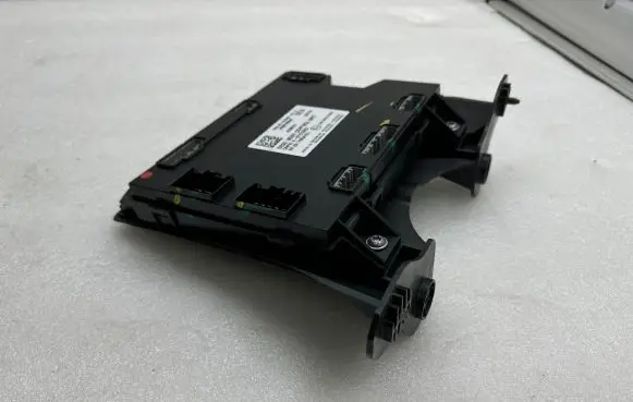 Tesla Model S Central body control module 101090700G 70054121 P0747Q15B