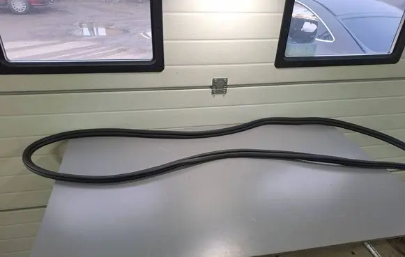 BMW X7 G07 Rear door rubber seal (on body) 7431142