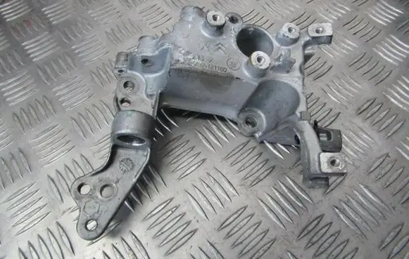Citroen DS3 Engine mounting bracket 9804121180