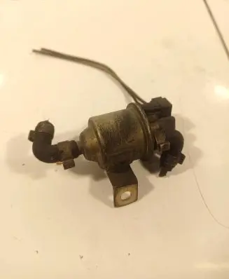 Audi A6 S6 C4 4A Valve vacuum 034906283