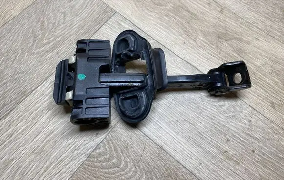 BMW 3 F30 F35 F31 Front door check strap stopper 7311339