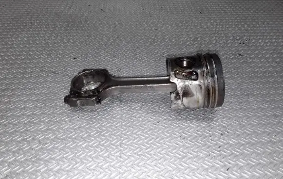 Fiat Doblo Piston with connecting rod