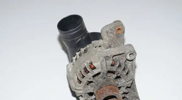 BMW 5 E39 Generator/alternator 7501592