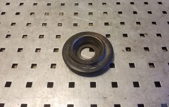 Coil spring mount
