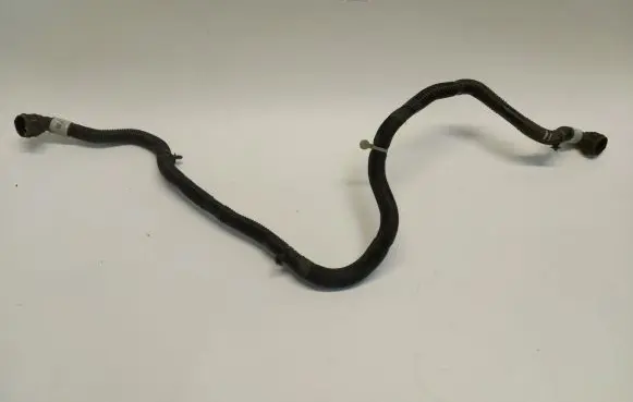 Tesla Model 3 Engine coolant pipe/hose 1077595-00-d