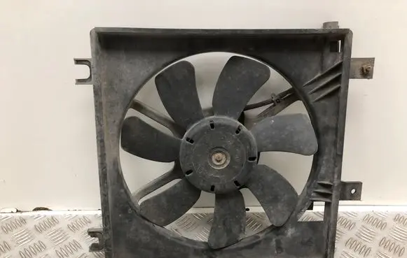 Mazda 626 Radiator cooling fan shroud