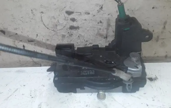 Opel Astra H Front door lock 13220368