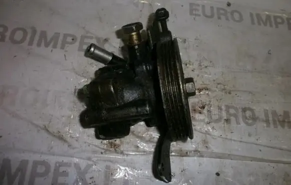 Nissan Primera Power steering pump