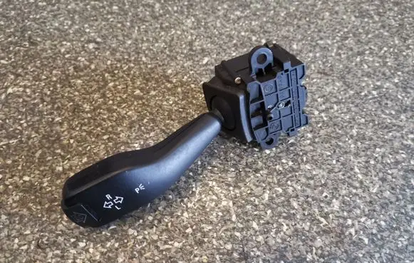 BMW 5 E39 Indicator stalk 8363668