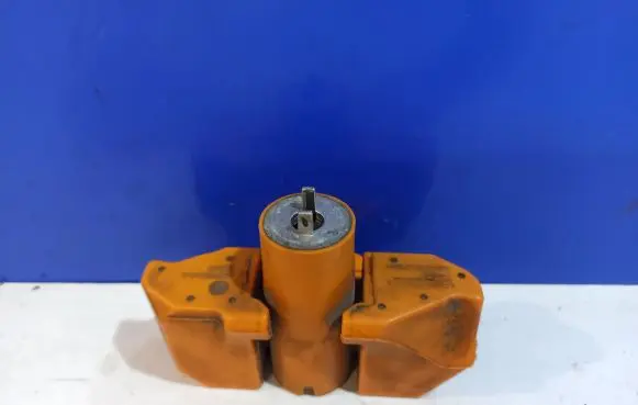 Volvo S60 Rear differential mounting bracket 31437233