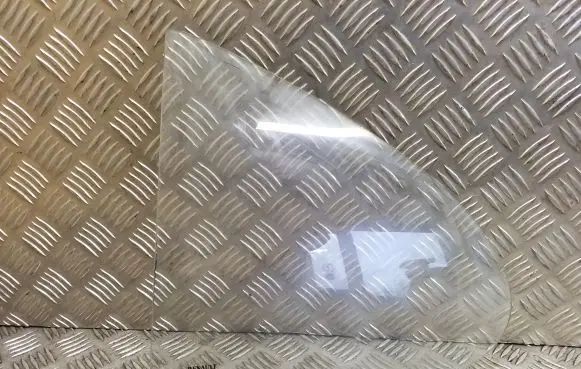 Renault Megane I Rear vent window glass 43R000015