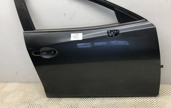 Mazda 3 II Front door 