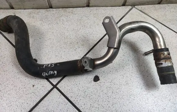 Toyota Prius (XW30) Engine coolant pipe/hose